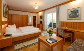 Komfortables Doppelzimmer, Kategorie A mit Balkon in Stoll's Hotel Alpina in Schönau am Königssee / Berchtesgaden
